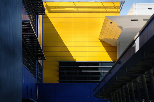 Fototapeta yellow building