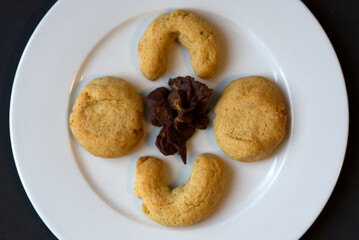 Cookies on white plate. Photo taken December 29th, 2021, Zurich, Switzerland.