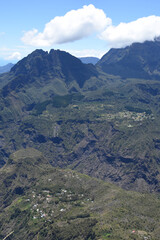 &icirc;lets la nouvelle et Roche-Plate. Cirque de Mafate, &icirc;le de la R&eacute;union, Oc&eacute;an Indien
