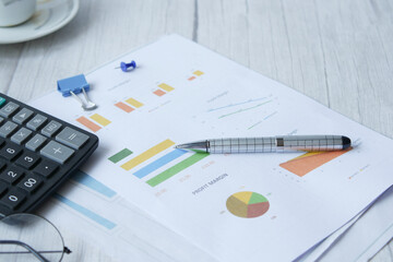 Fototapeta premium financial graph, calculator and notepad on table 