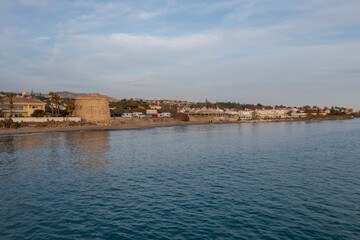 Fototapeta na wymiar vista de la torre de los lances en la playa de las cañas en la costa de Marbella, Andalucía
