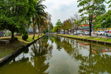 Obraz premium The Old City Moat at Chiang Mai, Thailand.