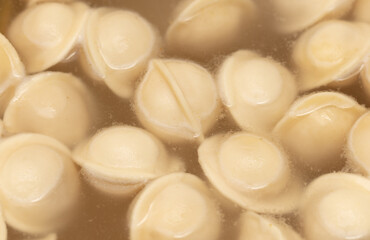 Dumplings made from dough and meat are boiled in boiled water.