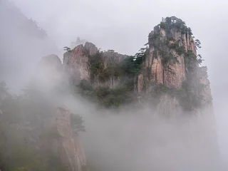 Vlies Fototapete Huang Shan Nebel und Nebel, die die Huangshan-Berge bedecken, Wald, gelbe Berge, Anhui, Huangshan, China, Asien, Stock-Foto