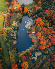 Autumn colors and a lake / Couleurs d'automne sur un lac