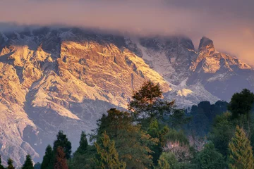 Photo sur Plexiglas Kangchenjunga Beautiful view of Himalayan mountains at Ravangla, Sikkim. Himalaya is the great mountain range in Asia with more than 50 peaks , mostly highest, including mount Everest.