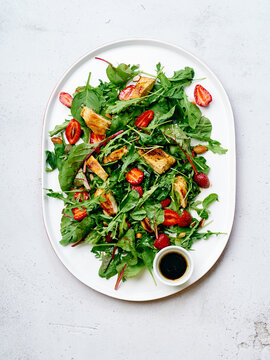 Rocket salad with grilled chicken and strawberries