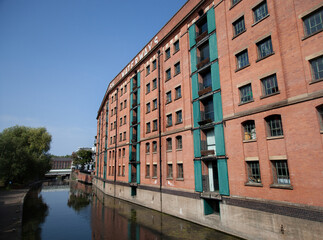 Fototapeta na wymiar The old Waterways Building on the Nottingham Canal in the UK