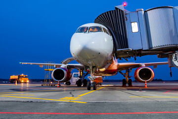 Ground handling of a passenger aircraft near the boarding bridge at night