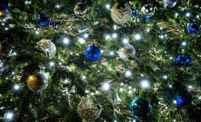Obraz na płótnie Canvas background of christmas tree, decorations and lights