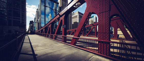 Obraz premium Panoramic view of Chicago downtown bridge and buiding