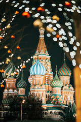Obraz premium Christmas night on the Red square. New Year's Eve at the Kremlin walls. near St. Basil's Cathedral. Blur of people walking.