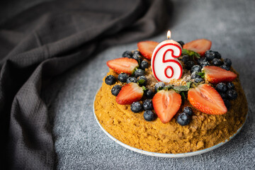 honey cake with berries