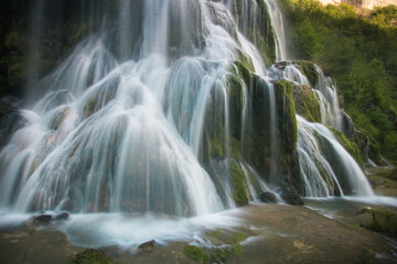 la cascade des tufs à Baume-les-Messieurs dans le Jura