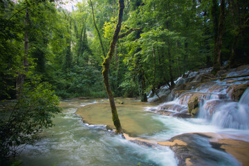 la cascade des tufs à Baume-les-Messieurs dans le Jura