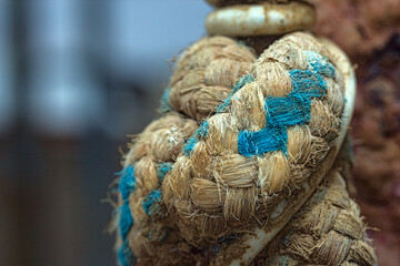 cuerda vieja amarre marino, oxido por cercania con el aire marino