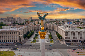 Fototapeta premium Aerial view of the Kyiv Ukraine above Maidan Nezalezhnosti Independence Monument. Golden beautiful Ukrainian woman statue in the middle of the city.