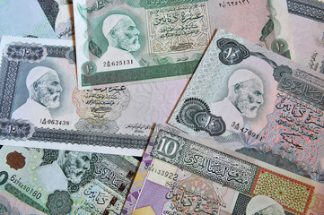 uns billetes de banco de Libia