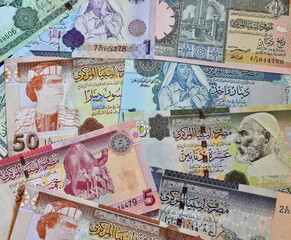 uns billetes de banco de Libia