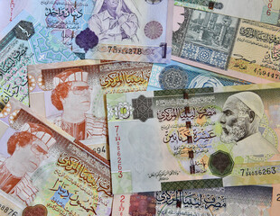 uns billetes de banco de Libia