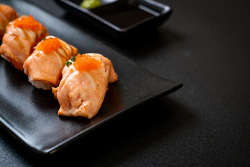 grilled salmon sushi on black plate © topntp