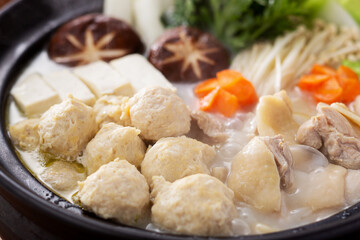 鍋料理　水炊き　鶏鍋　鍋イメージ　鶏団子　肉だんご　肉団子鍋