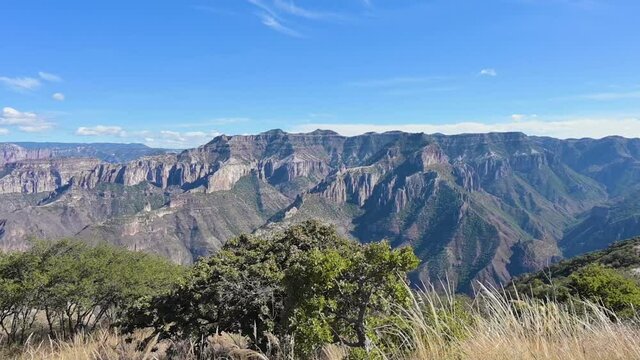 Vista panor&aacute;mica de las barrancas del cobre en la sierra tarahumara desde el Divisadero Chihuahua
