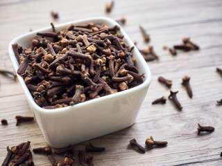 말린 향신료 정향, 음식재료
