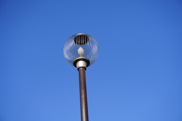 古びたおしゃれな昼間の街灯(2)