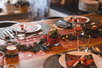 Naklejka premium Gedeckter Tisch an Weihnachten - Deko