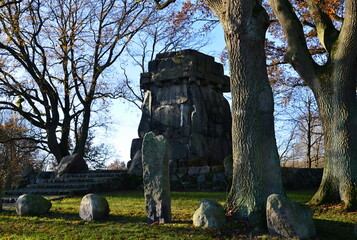 Denkmal im Herbst in Walsrode, Niedersachsen