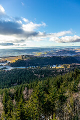 Sonnenuntergangswanderung entlang des Rennsteigs in der Nähe von Steinbach-Hallenberg - Deutschland