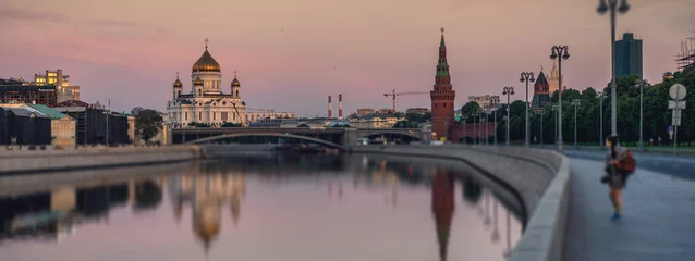 Foto op Plexiglas Moskou Dawn over Moscow and the river, beautiful city landscape. View of the Cathedral of Christ the Savior, Banner format