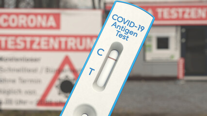 Corona Antigen-Test vor Testzentrum