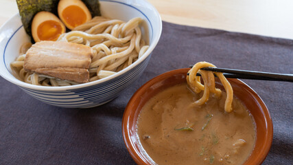日本のつけ麺。”dipping noodles””dipping sauce”