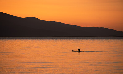 Obraz premium Sea Kayaking at Sunset - Scotland 