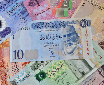 uns billetes de banco de Libia