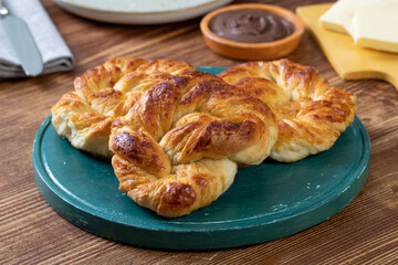 dolci croissant con cioccolata e burro