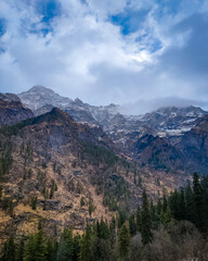 Fototapeta na wymiar Kheerganga mountains