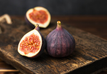 fresh figs on wooden background