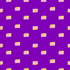 Photo camera vintage seamless pattern. Retro photo cameras design. Repeated texture in doodle style.