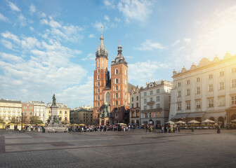 Fototapeta na wymiar St. Mary's Basilica and Main Market Square - Krakow, Poland