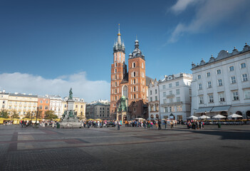 Fototapeta na wymiar Main Market Square and St. Mary Basilica - Krakow, Poland