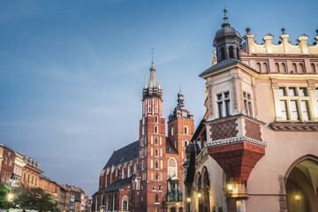 Fototapeta na wymiar St. Mary's Basilica and Cloth Hall at Main Market Square - Krakow, Poland