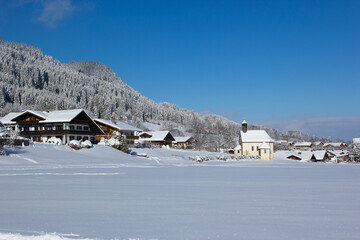 verschneite Winterlandschaft in den Allg&auml;uer Bergen