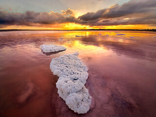 Vega Baja del Segura - Torrevieja - Salinas de Torrevieja, un lago salado aun en verano nos muestra...