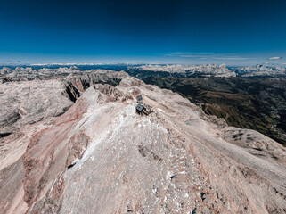 Capanna Fassa vista aerea sul Piz Boè