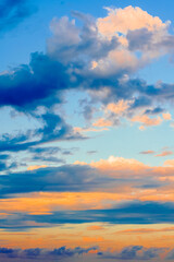 Obraz premium Fantastic colorful sunset with cloudy sky