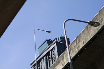 The sky still has the sky, the condo is higher than the motorway.