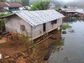 Naklejka premium House near river